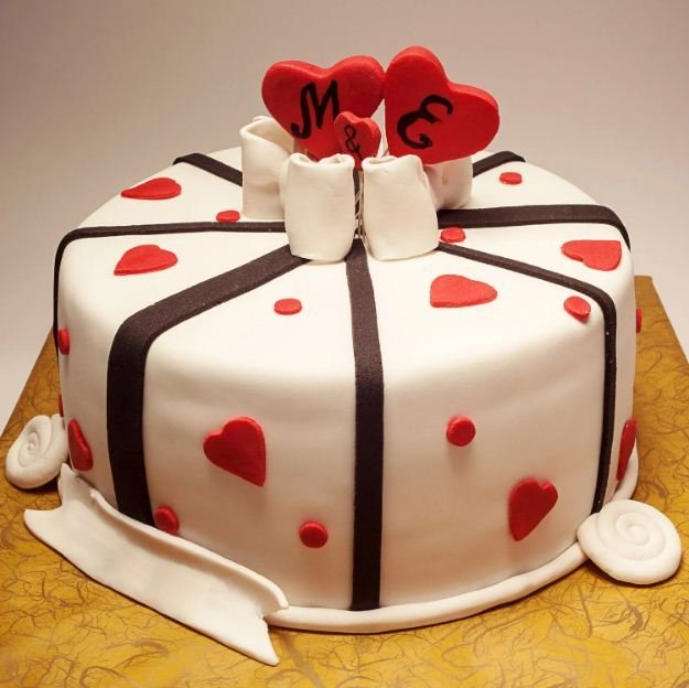 Fondant-Love-Cake.jpg