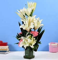 Lilies-Carnations-in-Glass-Vase.jpg