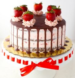 Yummy-Strawberry-Cake1.jpg
