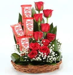 red-roses-arrangement-with-nestle-kitkat_11.webp