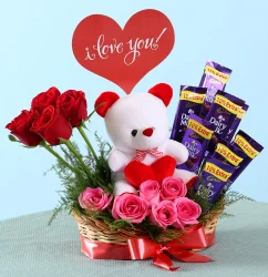 romantic-surprise-basket_11.webp